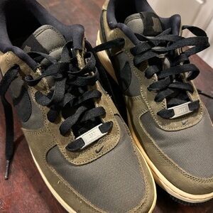 Stylish Men's Olive and Black Sneakers